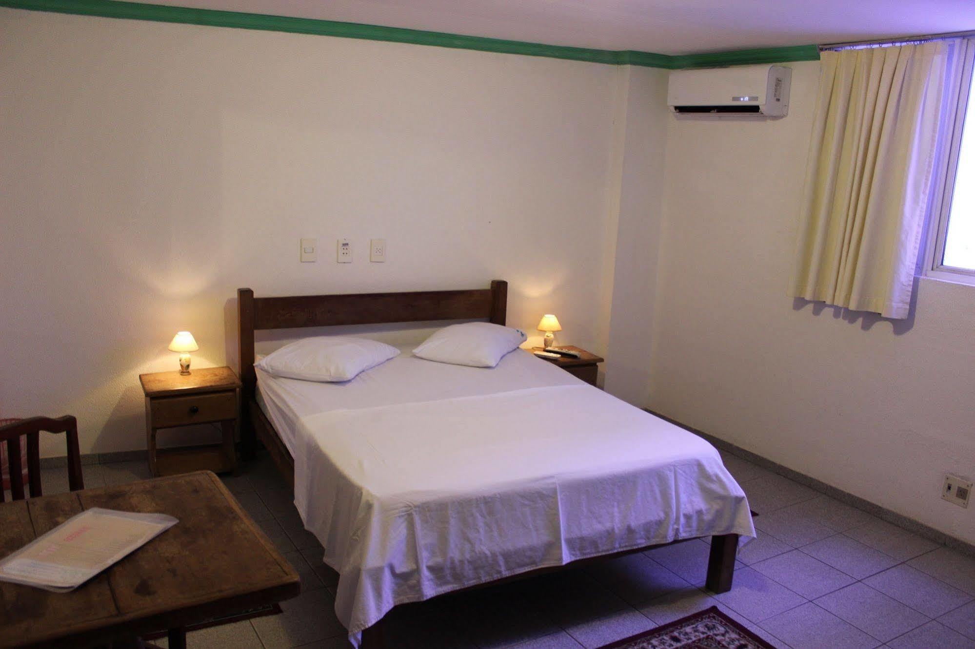 Hotel Pousada Da Praca Жабуатан-дус-Гуарарапис Экстерьер фото