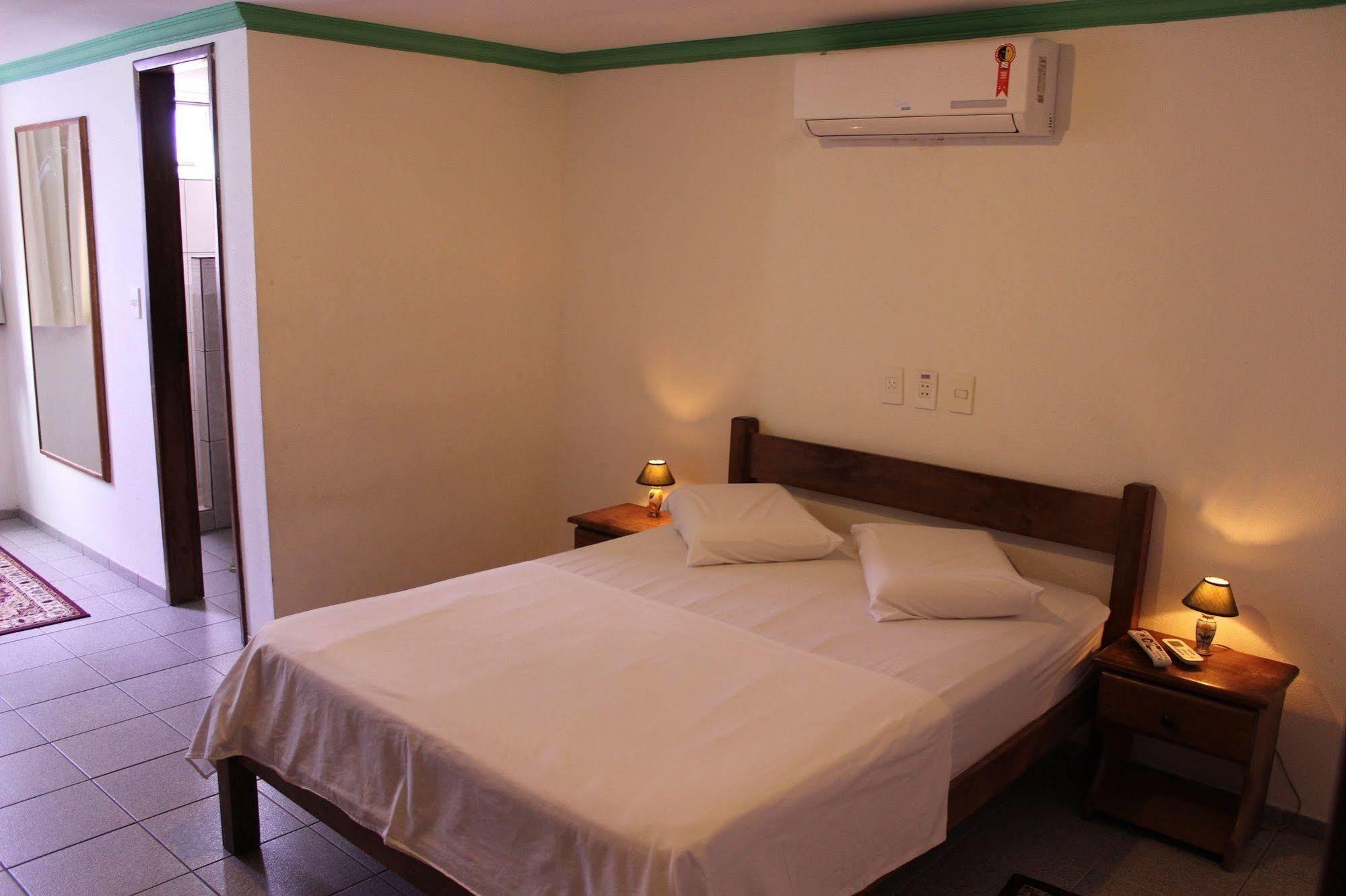 Hotel Pousada Da Praca Жабуатан-дус-Гуарарапис Экстерьер фото